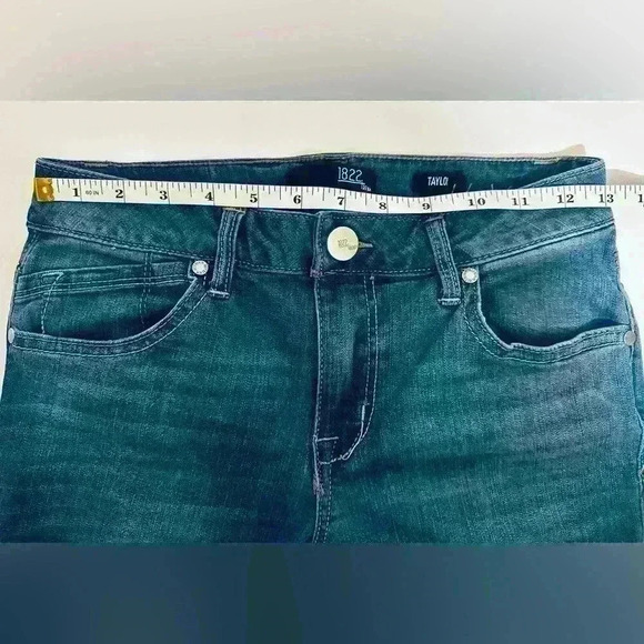 1822 The “Taylor” Jeans, Women’s Size 6, Distressed 3.5” cuffed, dark wash NWOT - Picture 9 of 16